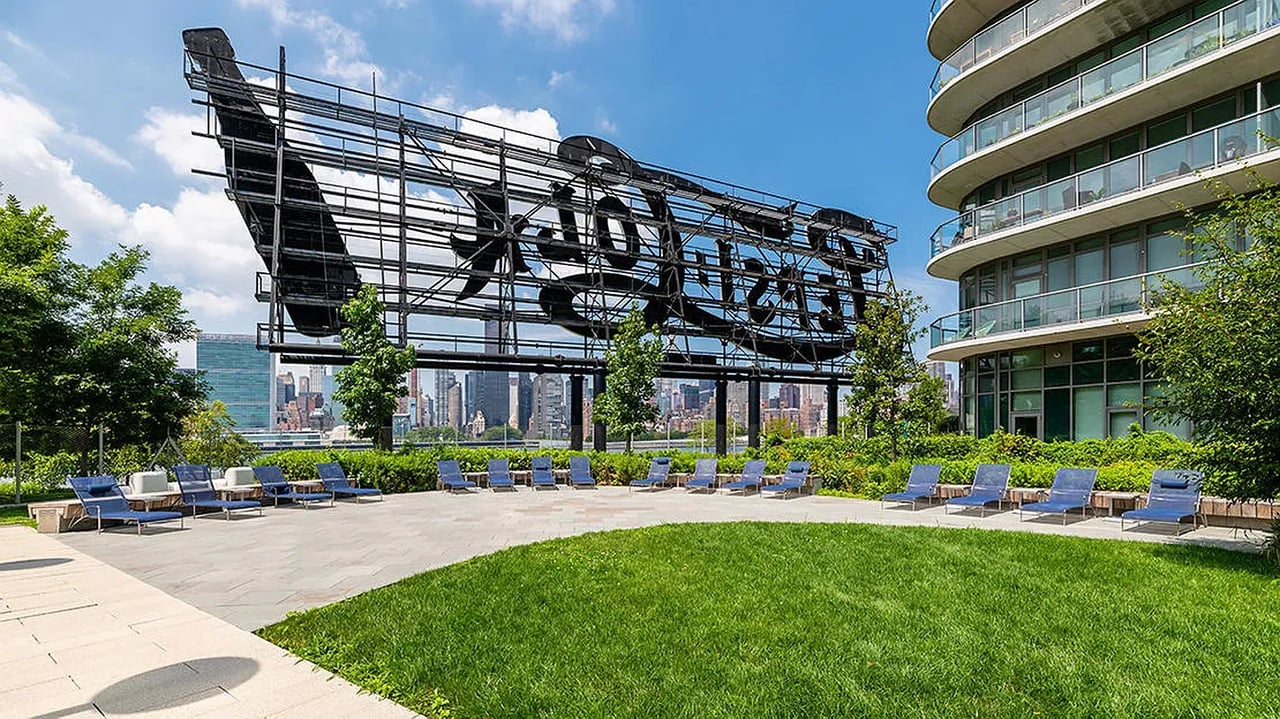 4610 Center Blvd #523