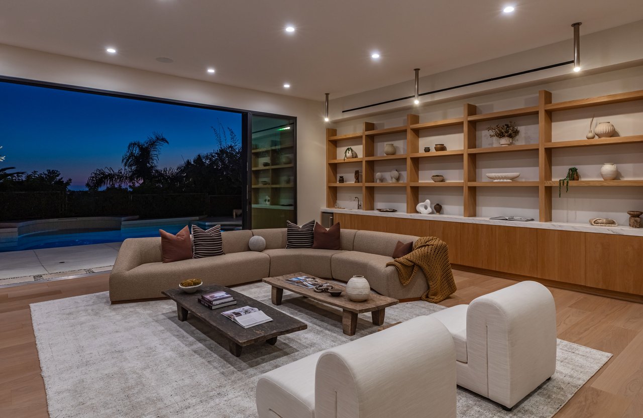 1705 Carla Ridge, Beverly Hills
