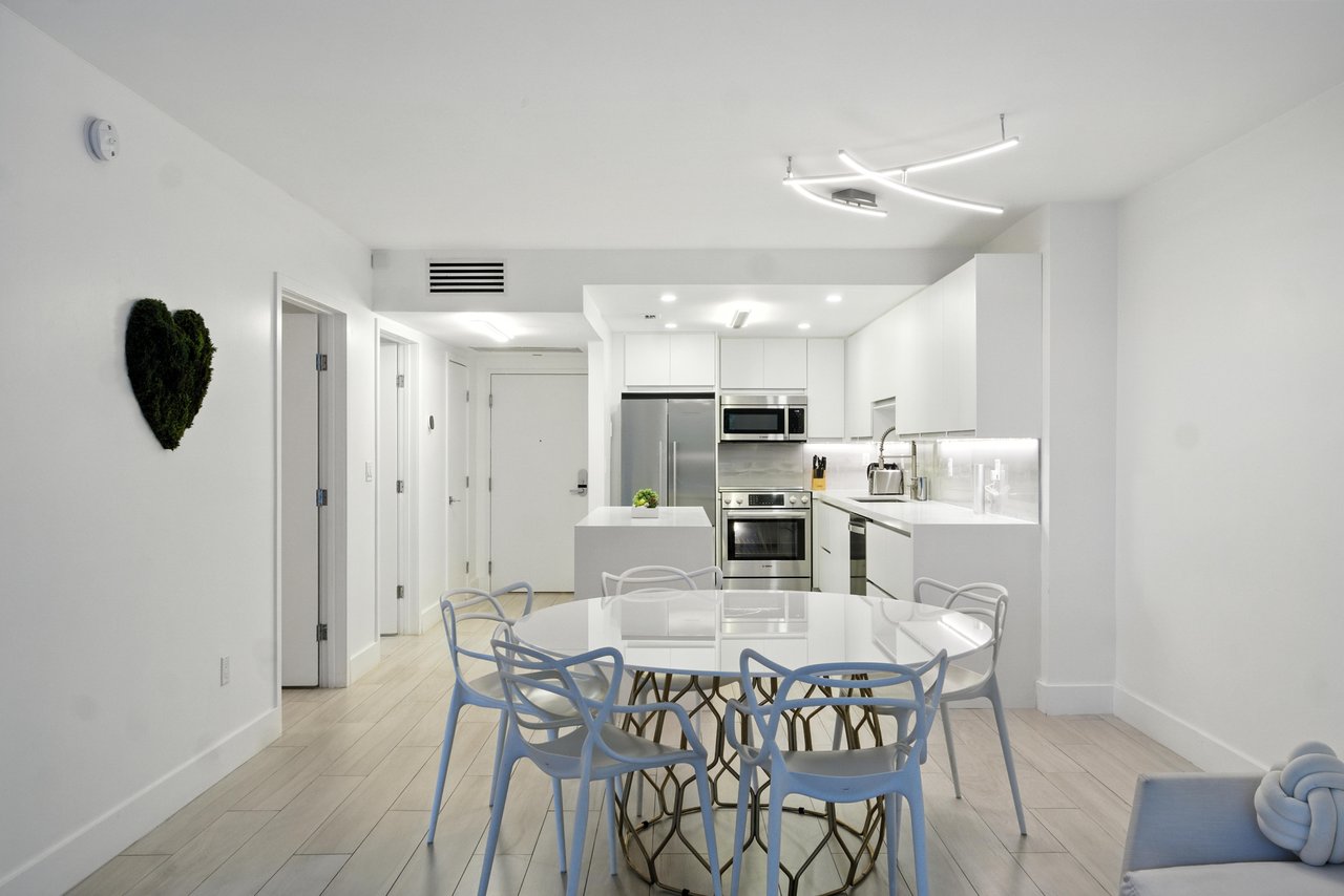2301 Collins Ave #318  