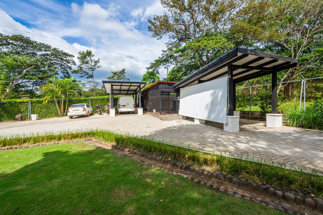 Casa Cielo | Luxurious Multifunctional Estate with Main House, Apartments, and Pool in Guanacaste!