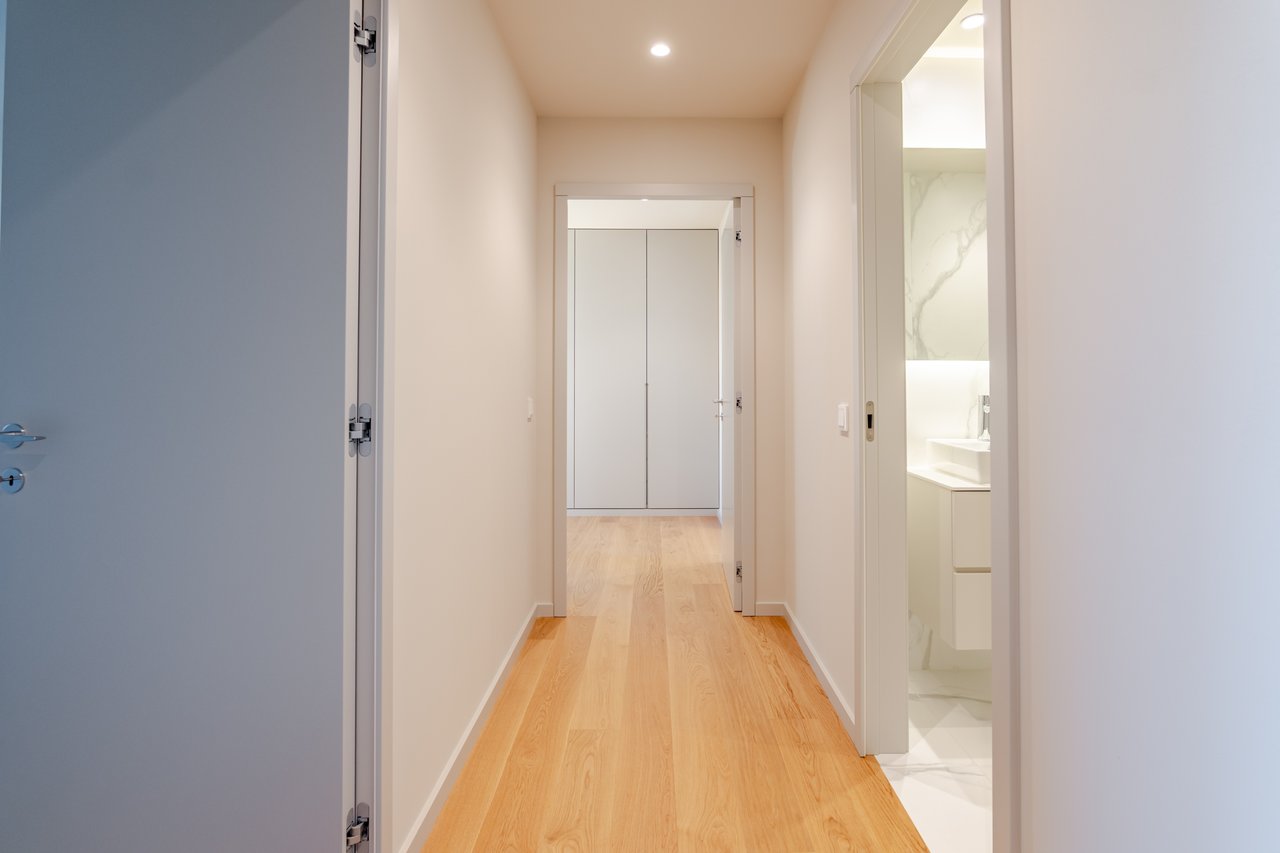 Luxury 4-Bedroom Apartment in Porto