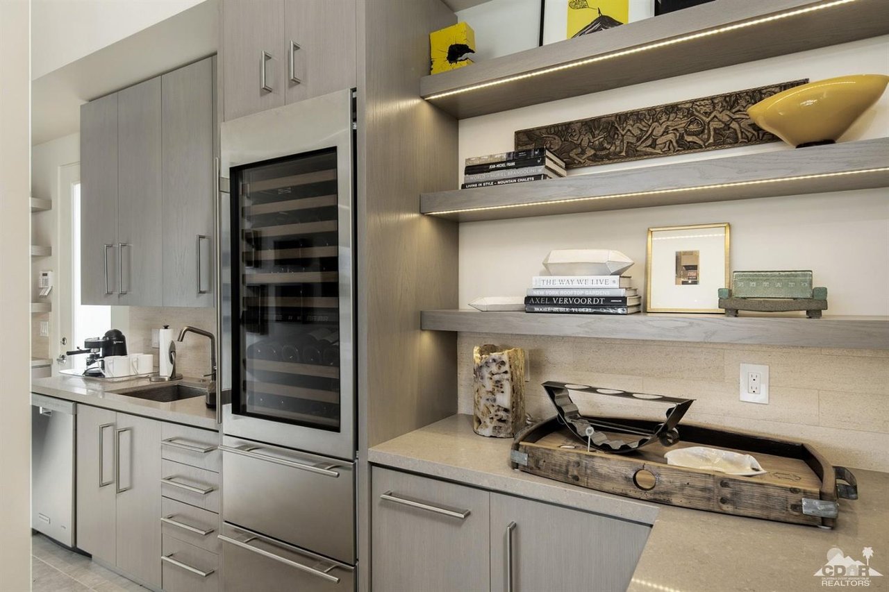 Welcome to Paradis! New to the Market, 6 Bdrm/ 6 Bth, 6,095 sq ft + Guest House. Offered at $3.495M