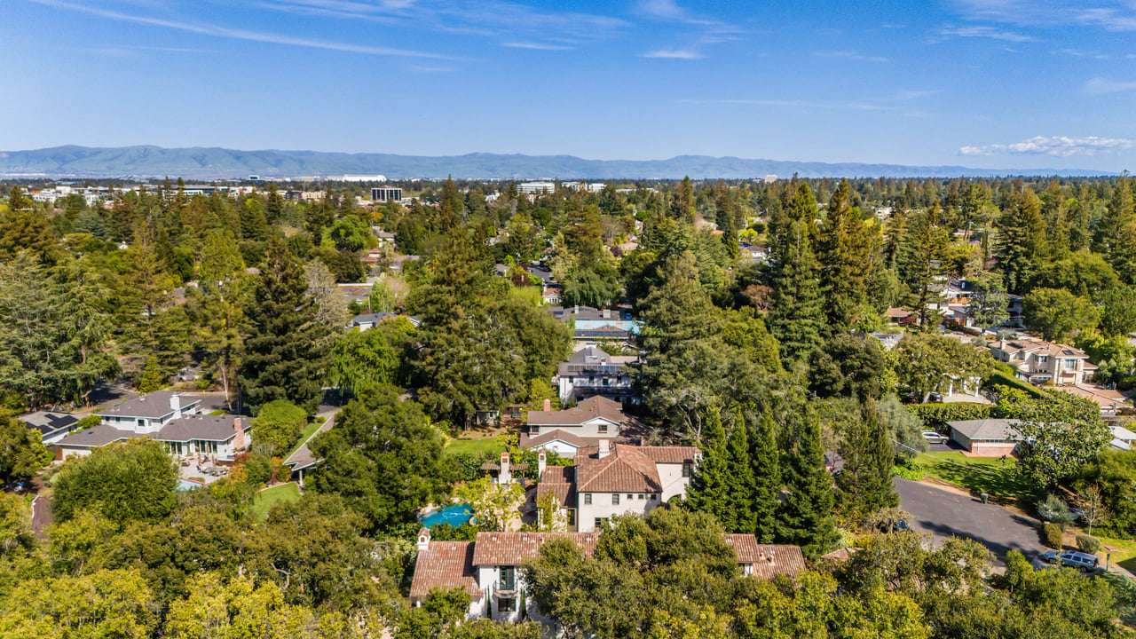 893 Laverne WAY