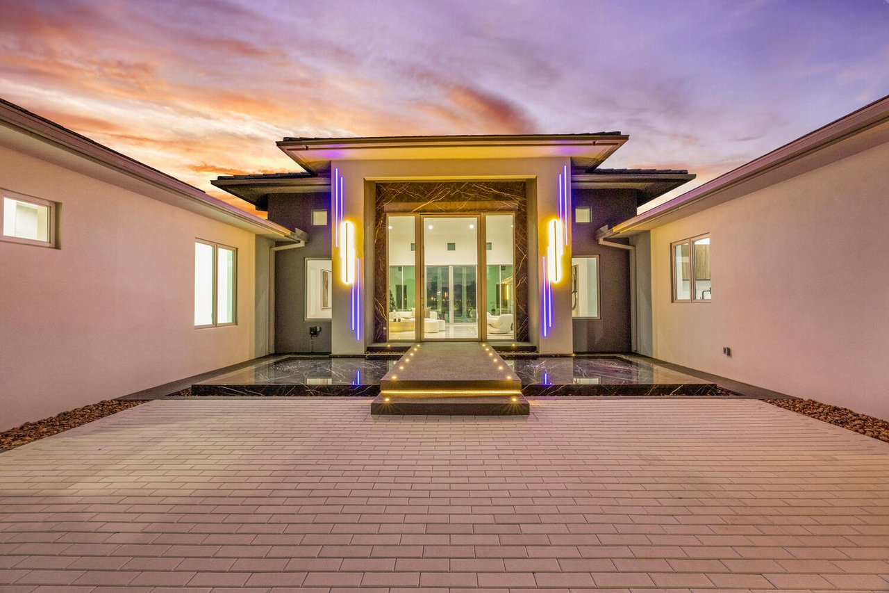 Your Private Resort - Everyday Of The Week