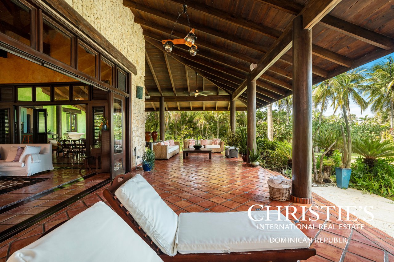 Villa Shangri-la – Caribbean Oceanfront Villa