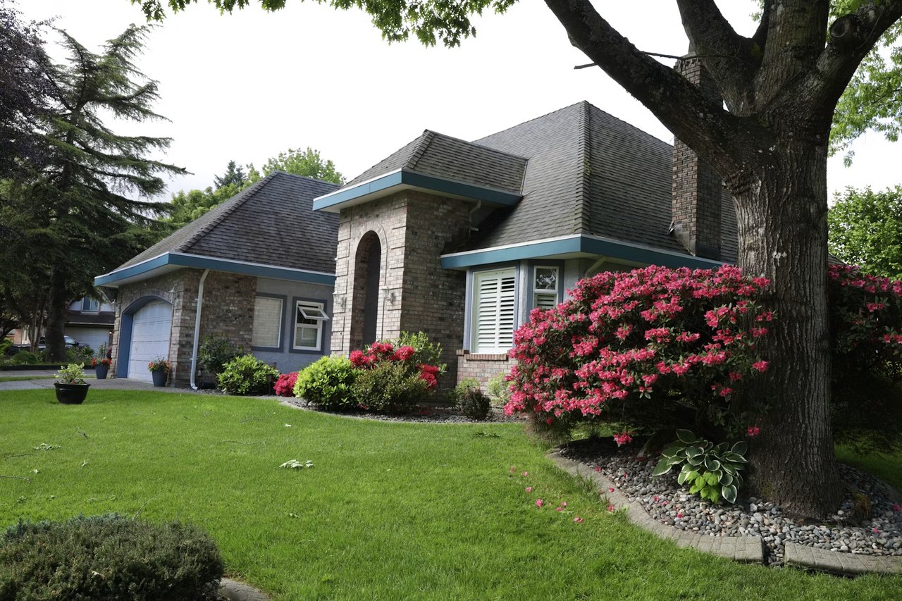 Top Landscaping Tips to Improve Curb Appeal cover