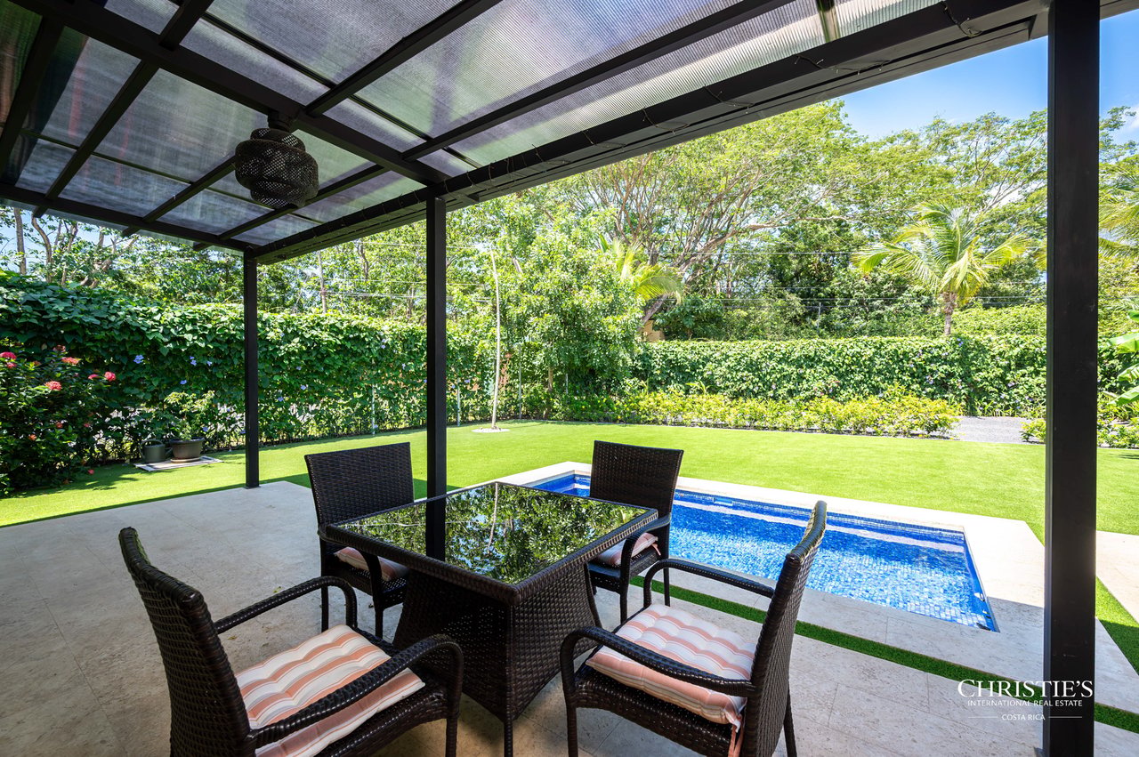 Casa Rosa | A Seaside Escape with a detached Casita in Playa Avellanas