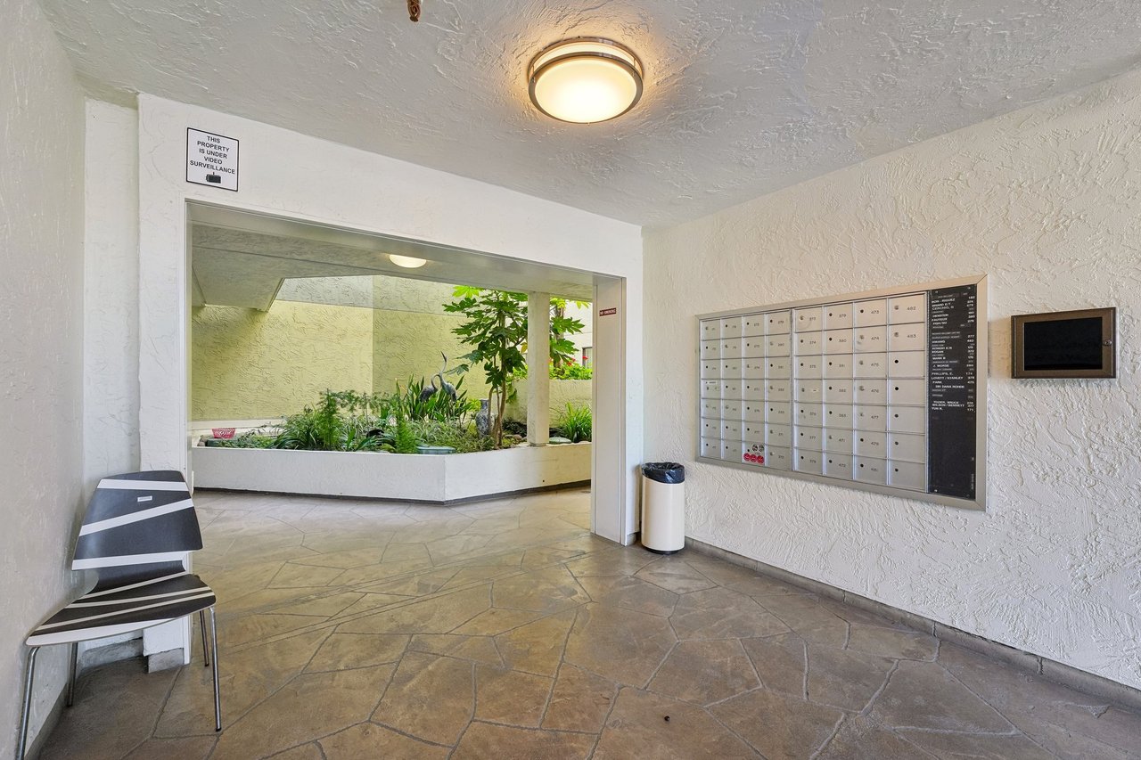 875 La Playa St