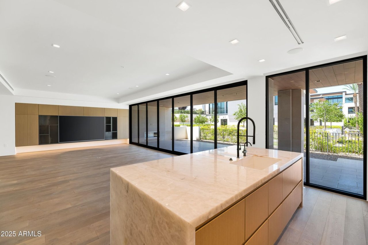 6587 N Palmeraie Blvd, #1051