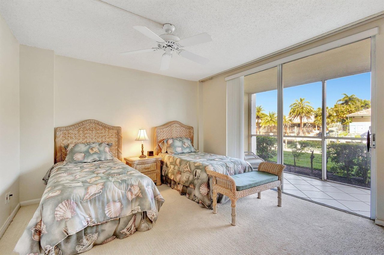 105 Paradise Harbour Boulevard #109