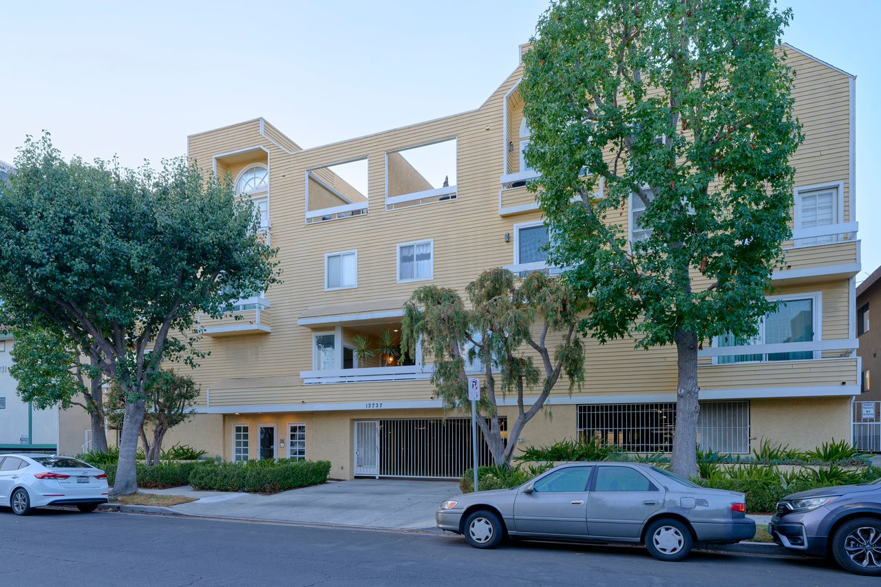 Rare Tri-Level Mar Vista Townhouse 