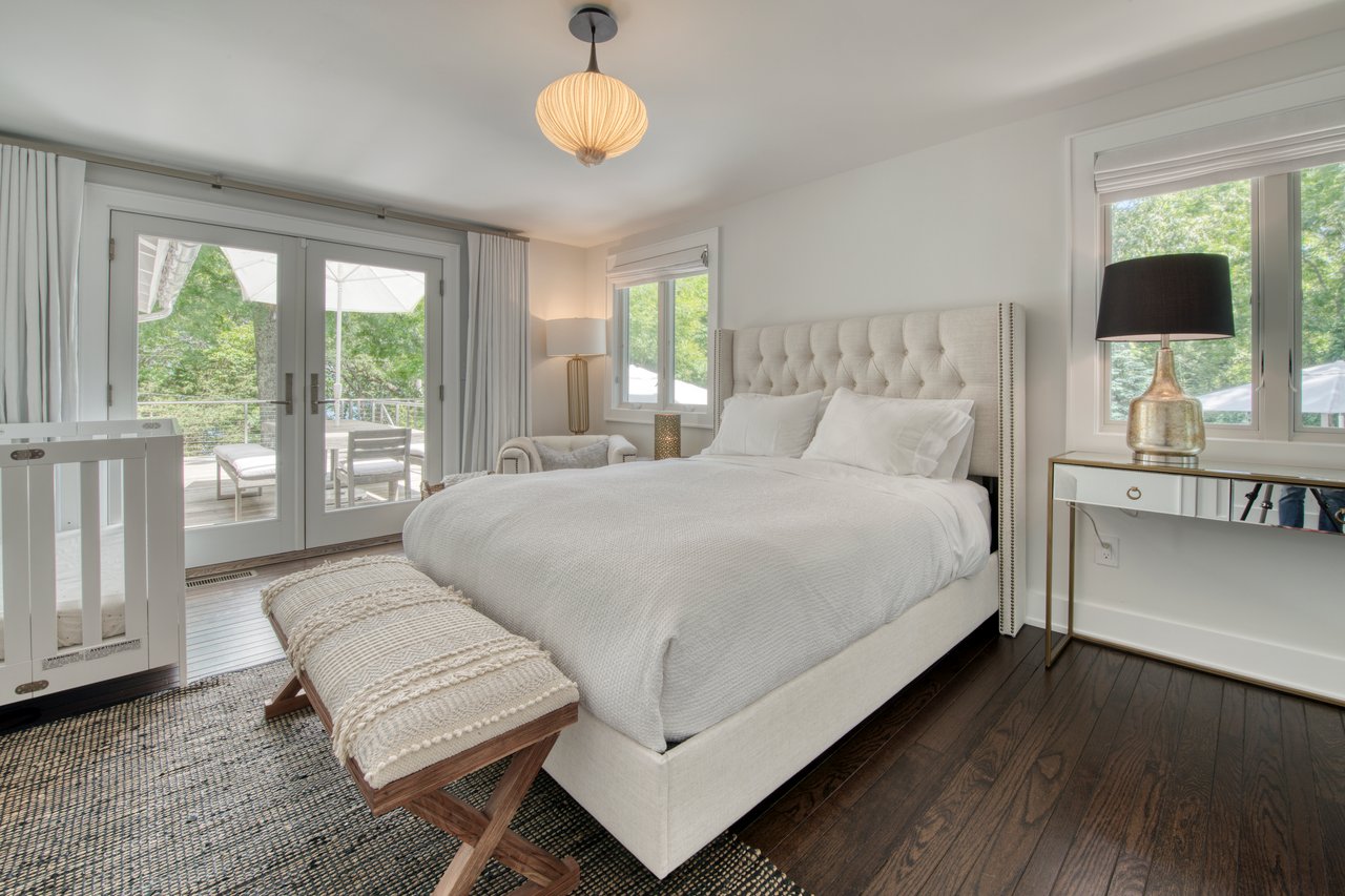 30 Springwood Way, East Hampton