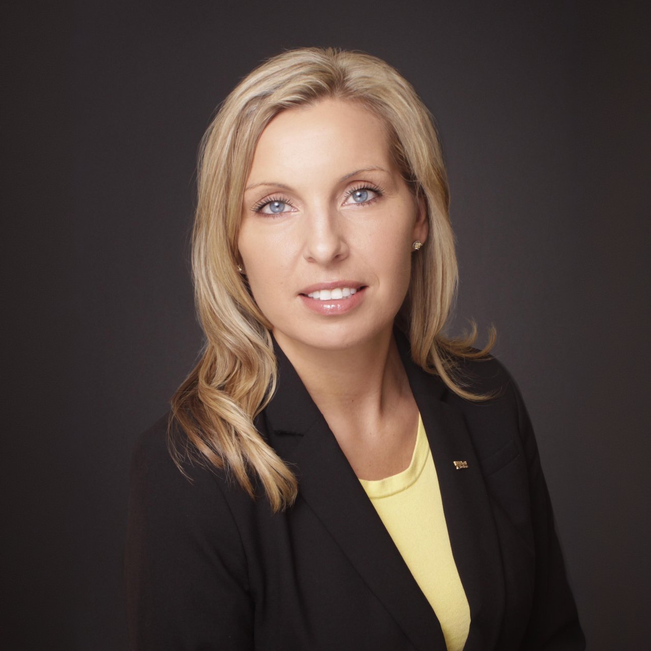Alma Billings Clifton, NJ Real Estate Agent Headshot