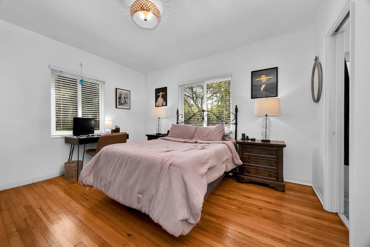 Charming Pool Home at 1005 Columbus Blvd