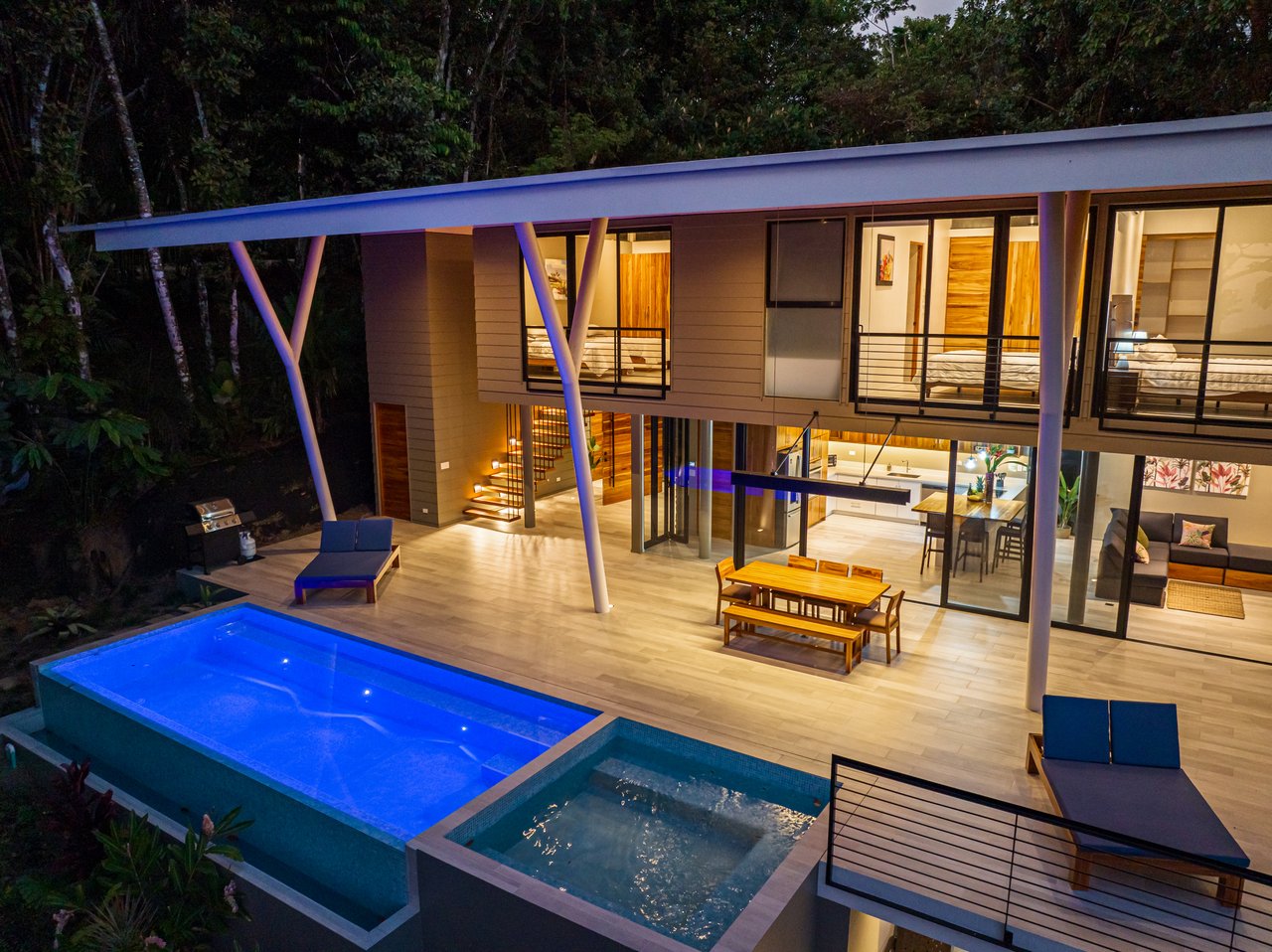 4 Bedroom Jungle Paradise with Ocean Views