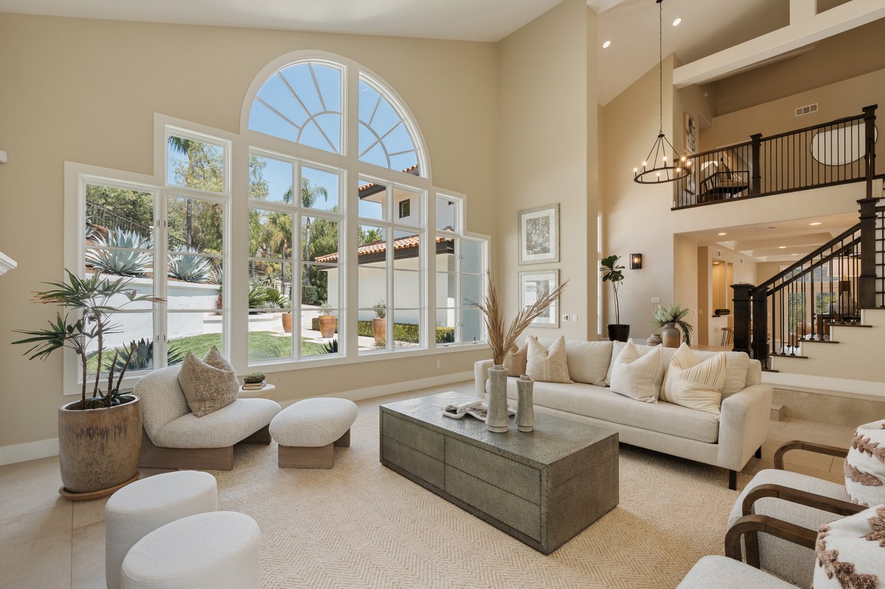 1805 Holly Tree Lane