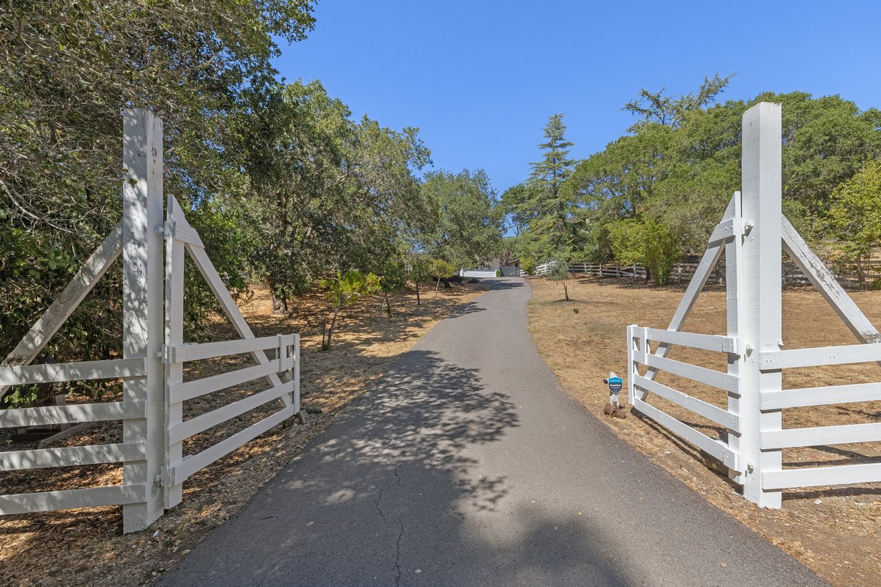139 Deer Hollow Rd