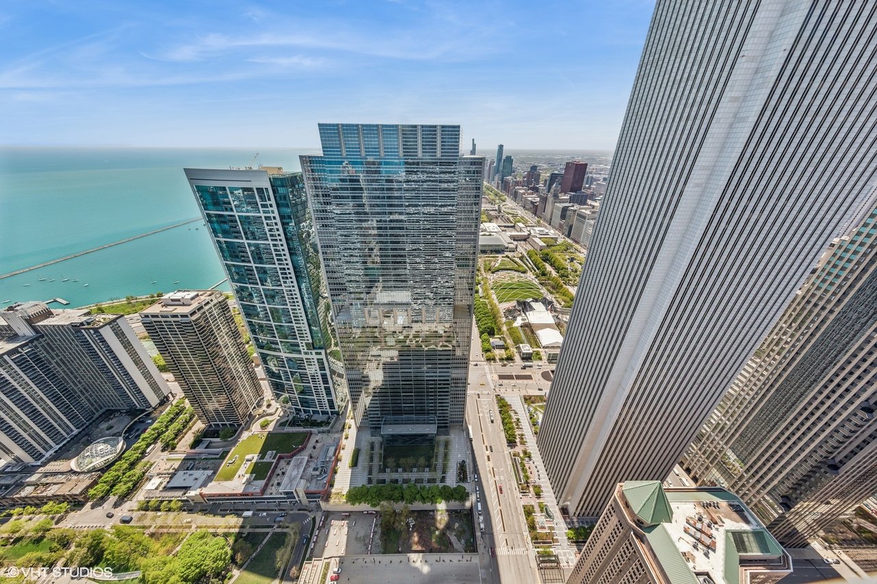 225 N Columbus Dr 7408