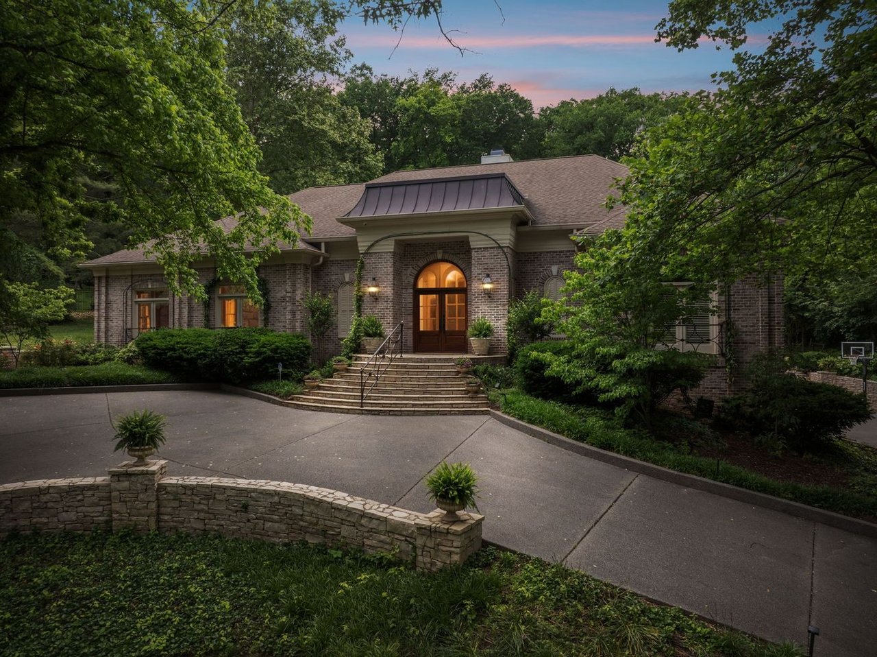 915 Calloway Dr