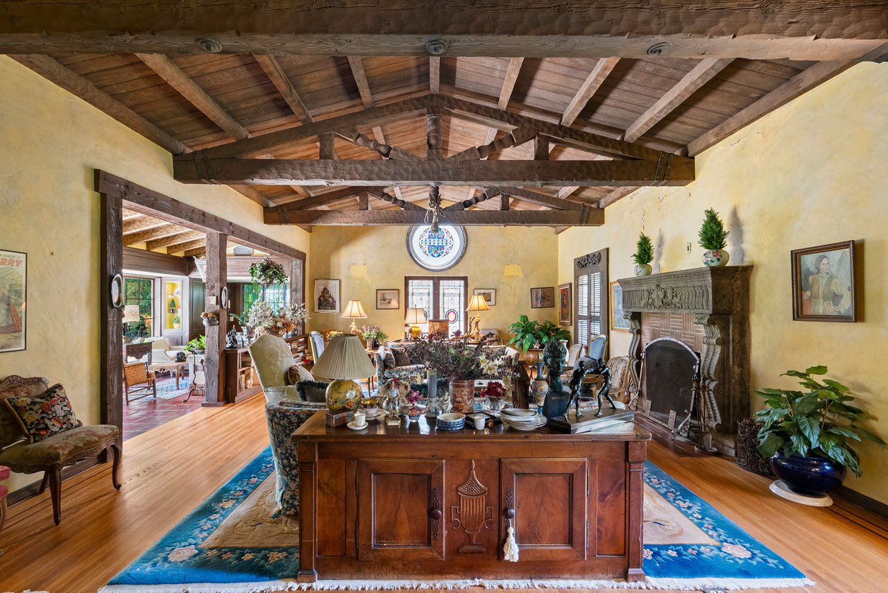 706 N Maple Dr, Beverly Hills