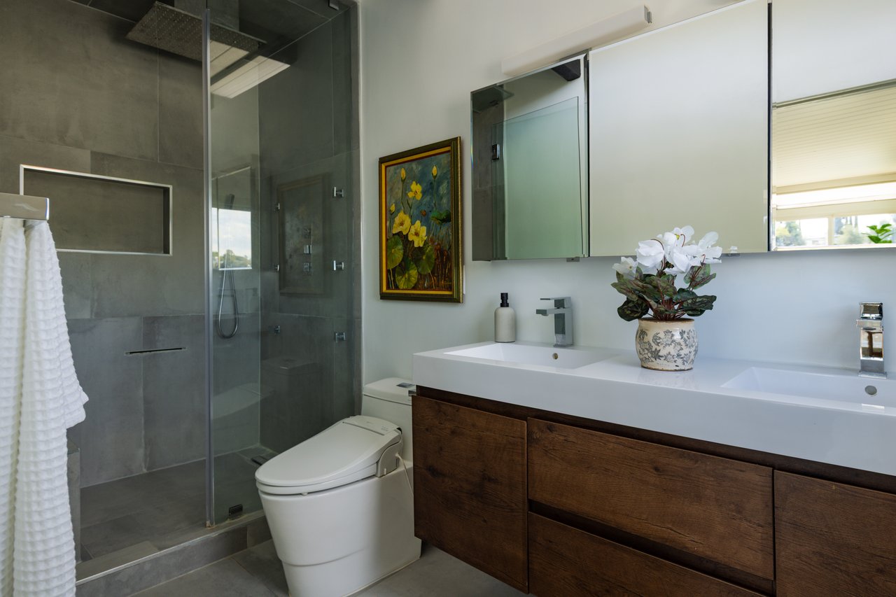 2808 Lambert Dr, Hollywood Hills 