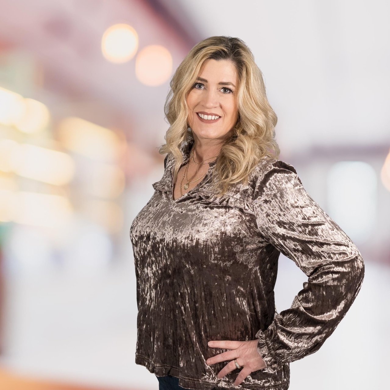 April Ash Lee's Summit, MO Real Estate Agent Headshot