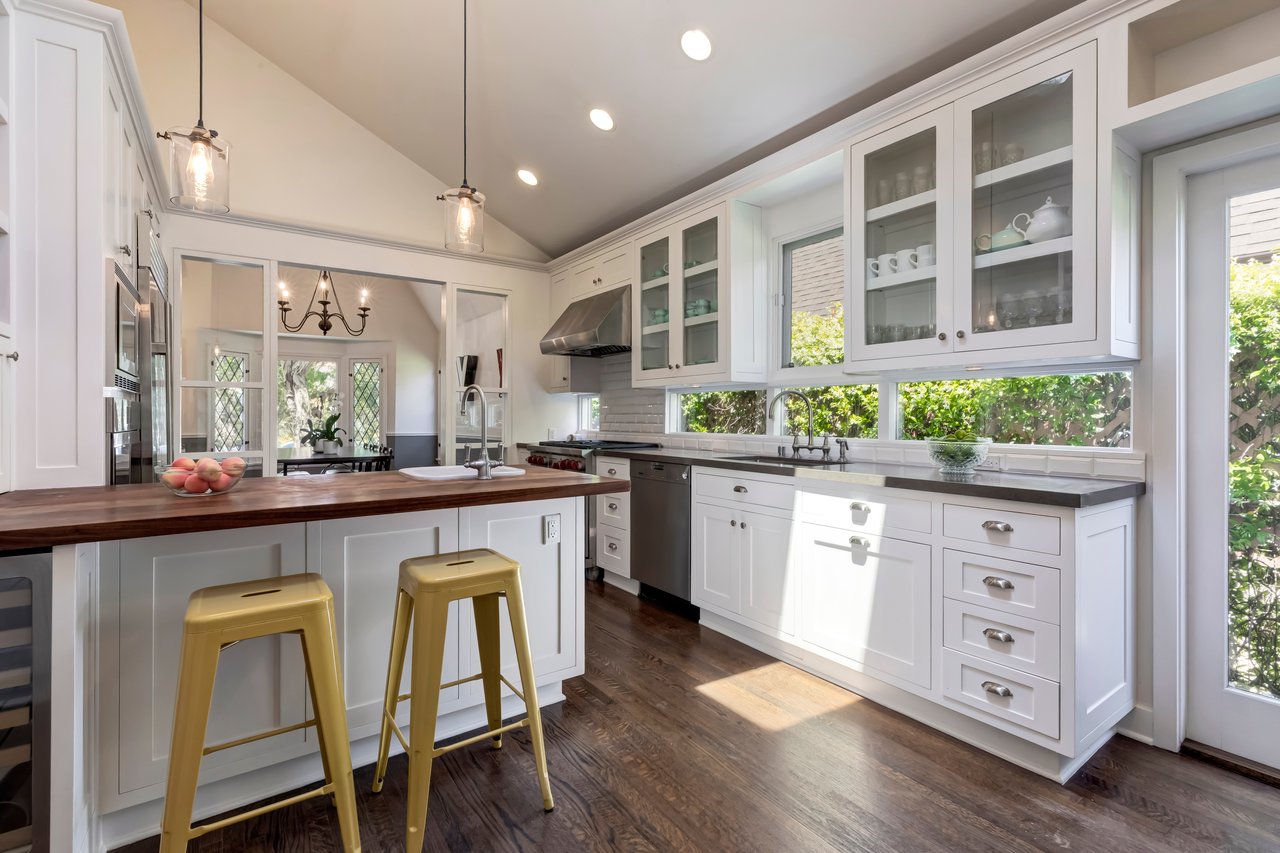 1024 Stearns Dr, Beverly Grove