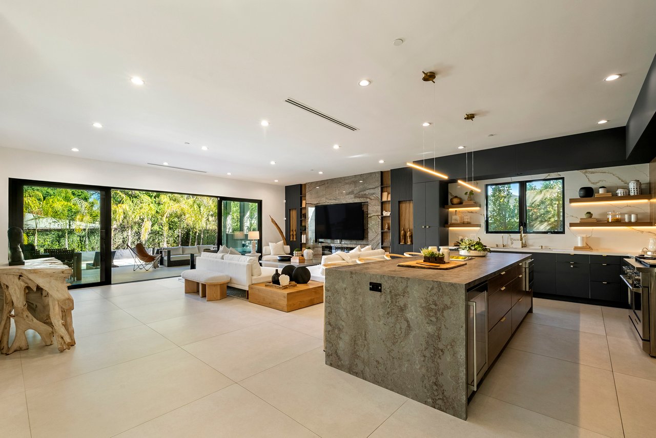 5186 Gloria Ave, Encino