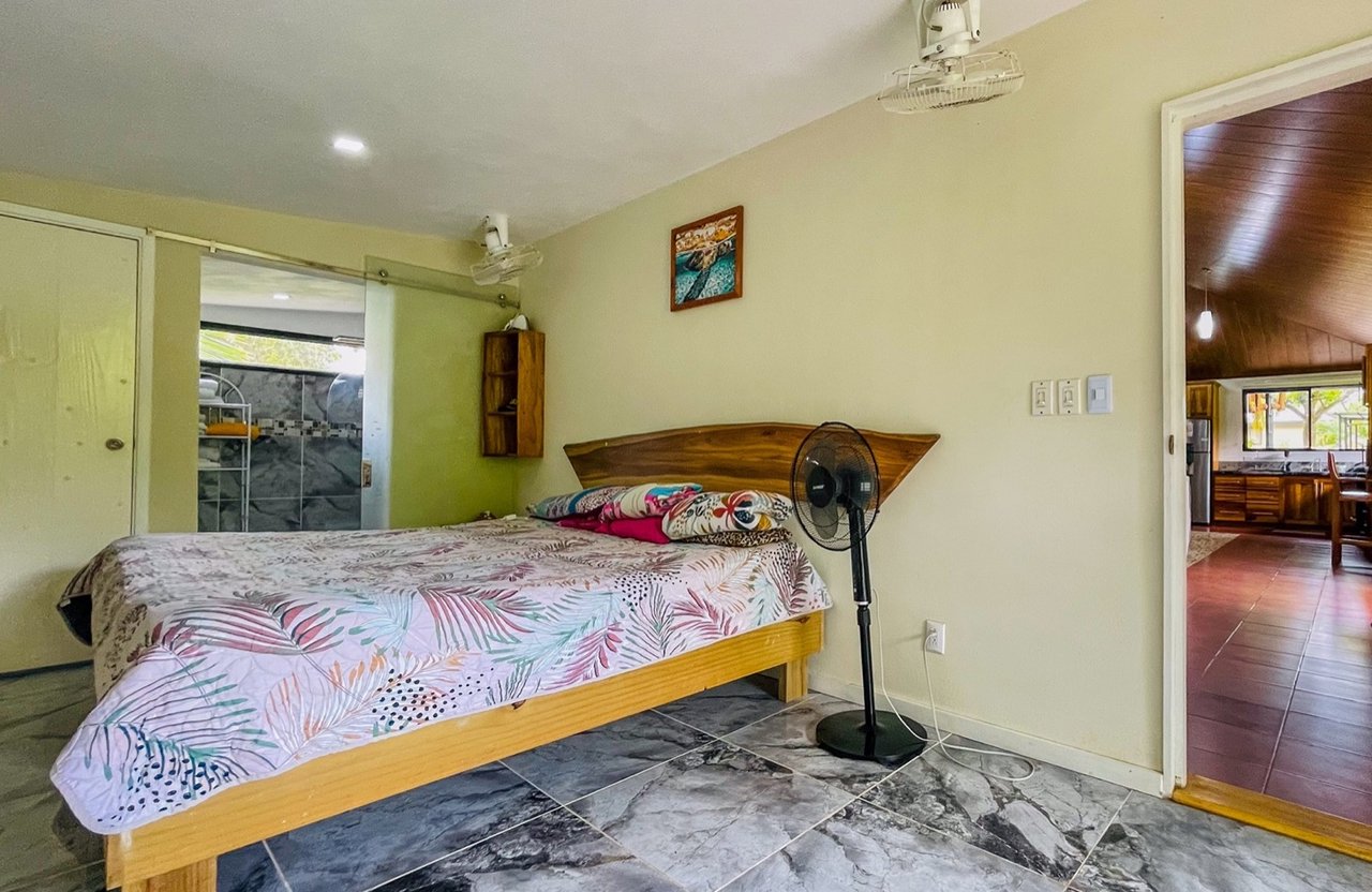 Bahia Uvita house with separate building lot