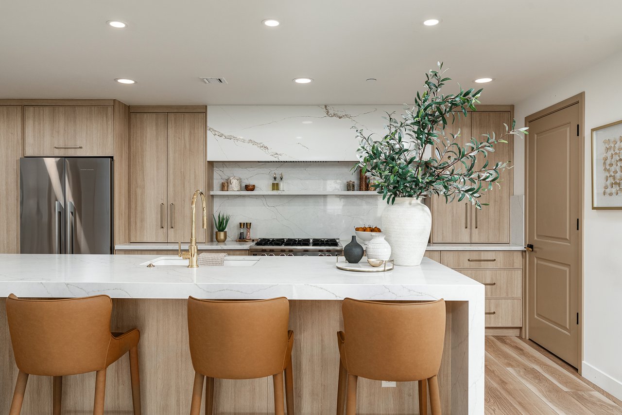 6803 E MAIN Street, 5511