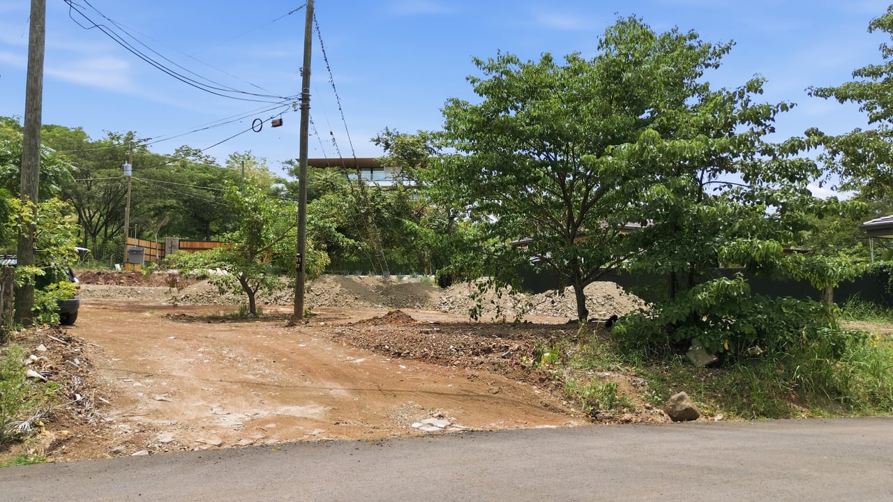 1,592 m2 Lot with Water - Ready to Build! - Playa Grande 