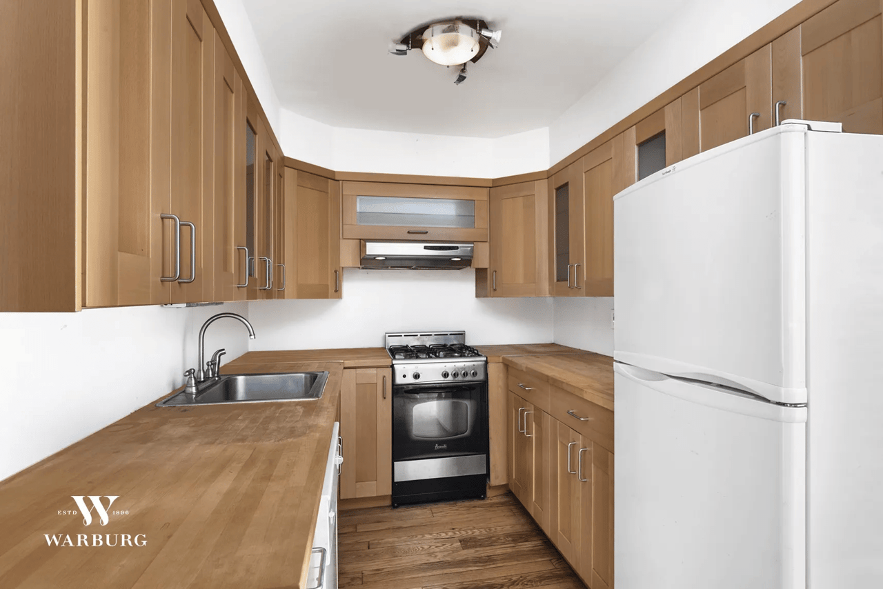 441 W 22nd St Unit Garden