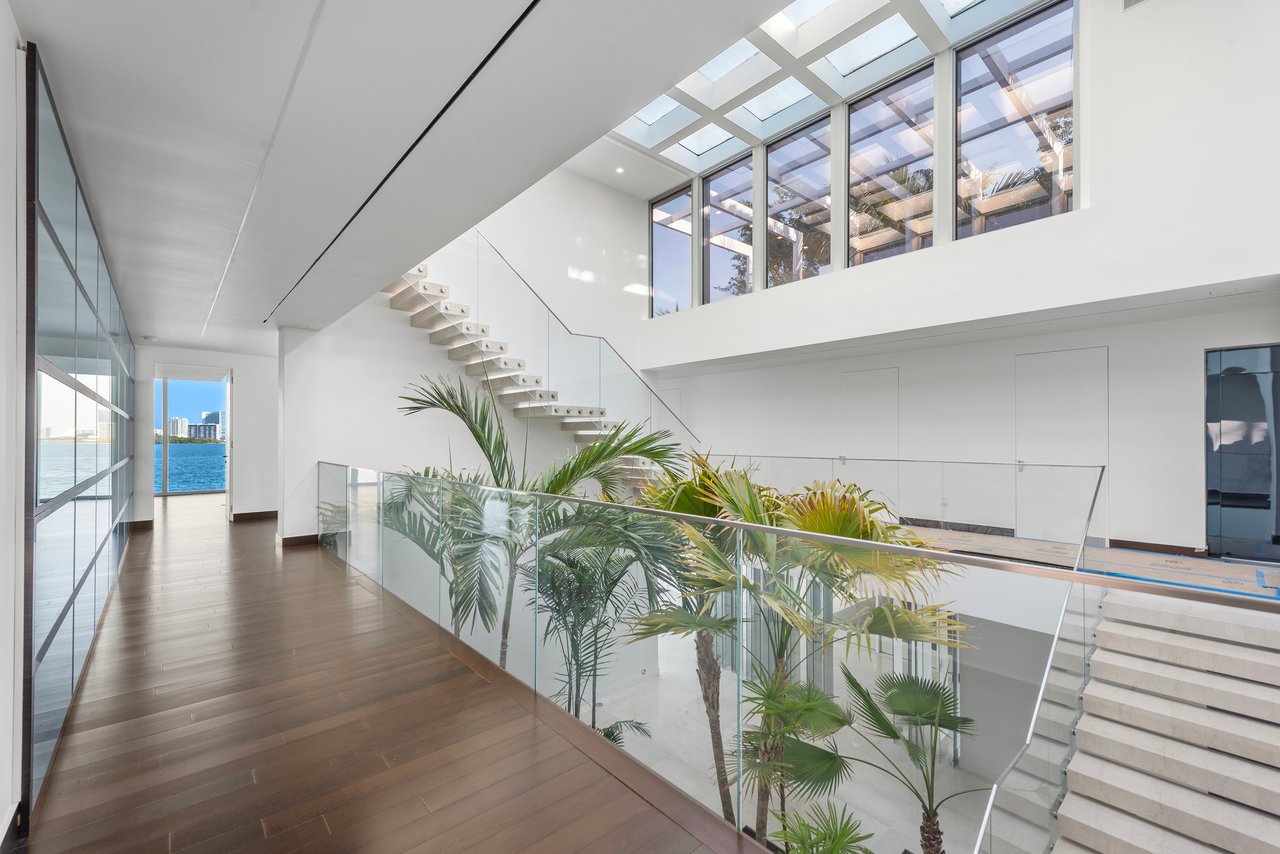 Mansion on N Venetian Way