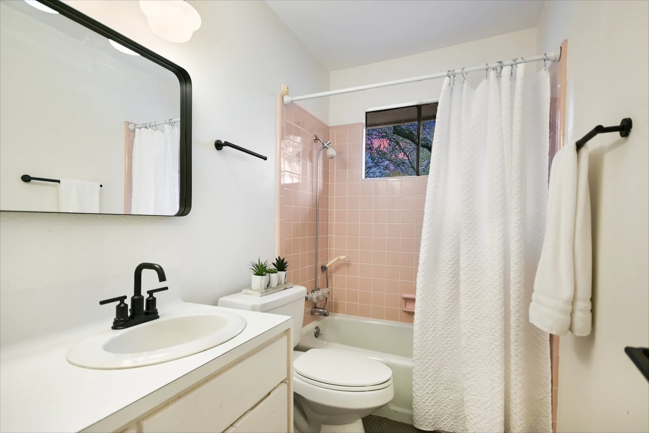 Golf Course Grandeur - 9112 Balcones Club Drive