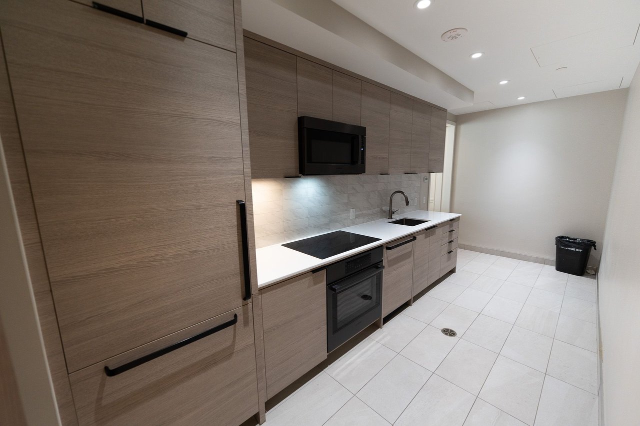 30 Inn on the Park Dr 3104