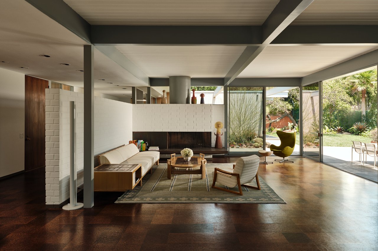 1035 Summit Dr, Beverly Hills 