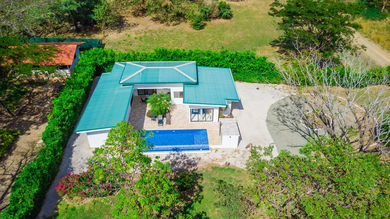 V-Stella Ju | House with Pool and Mixed-Use Land for Sale Near Finca Panamá, Costa Rica