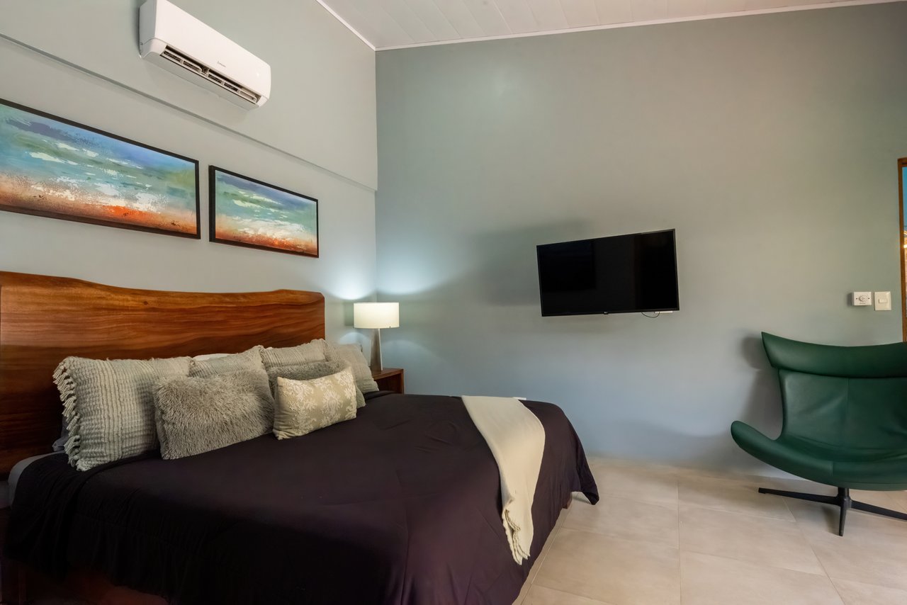 3 Bedroom Stylish Oasis, Close to the Beach and the Uvita River!