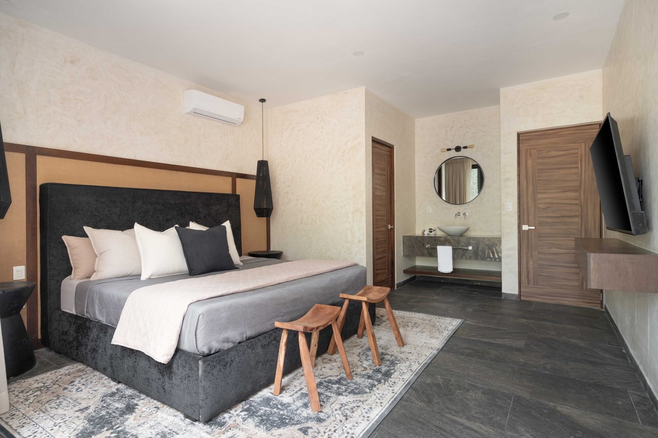 Villa 7  | Beautiful 5 Bedroom with Large Pool in 12 O’Clock Tulum