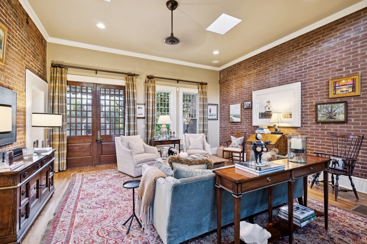 214 3rd Ave S