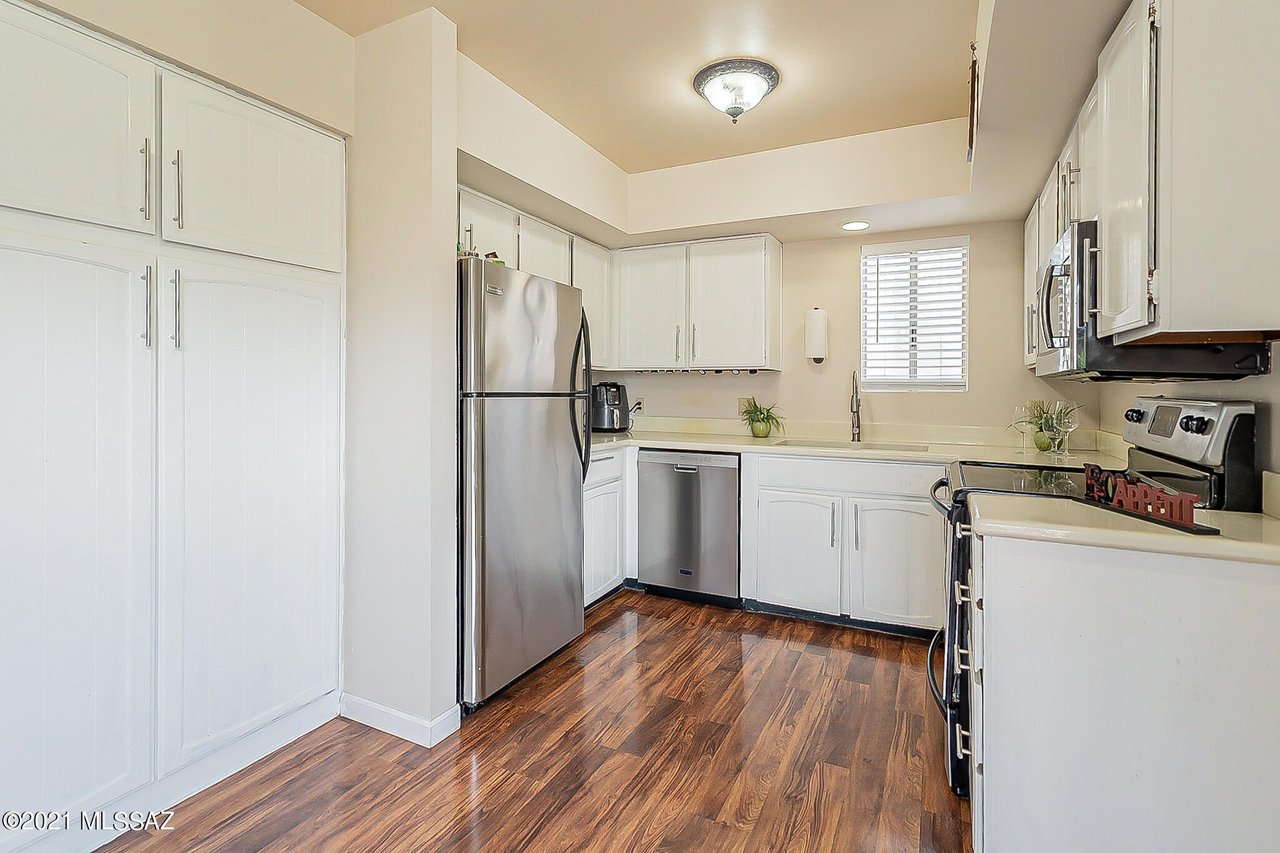 5582 N La Casita Dr