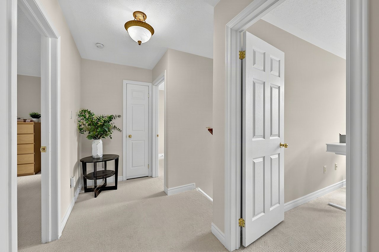 37 Rainbow Ct
