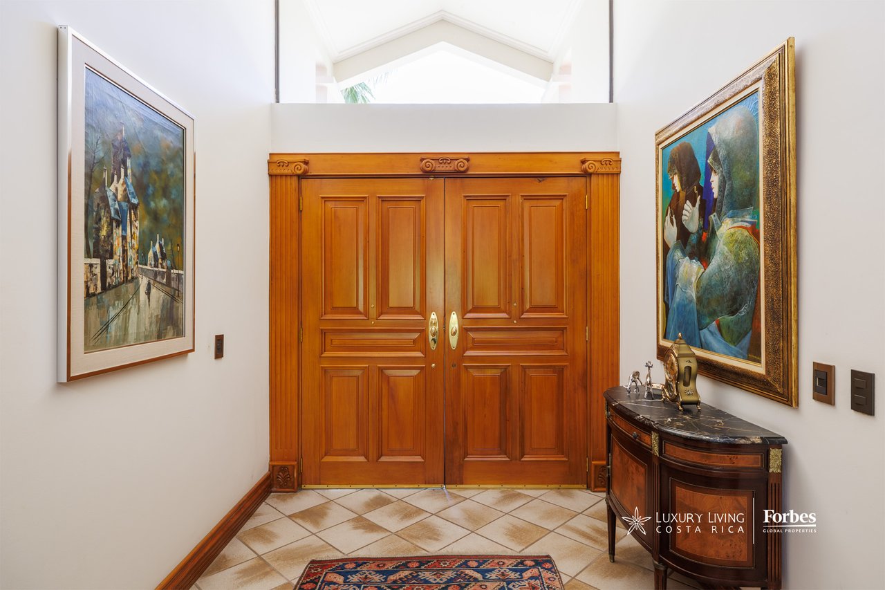 21575 - One level home with almost 3,000sqm of land in Bosques de Lindora
