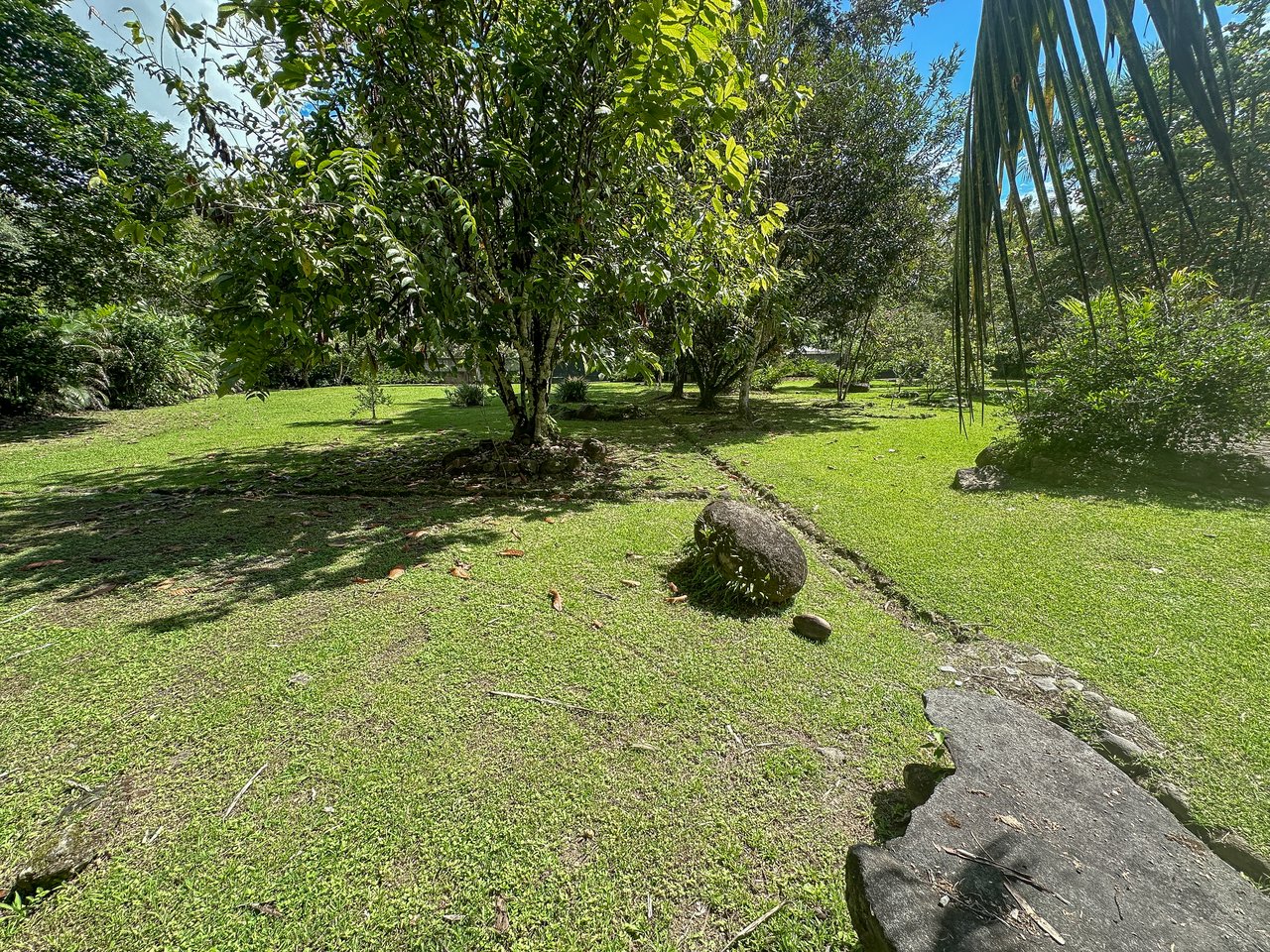 A riverfront 3-bed home on a large property In Ojochal, Costa Rica