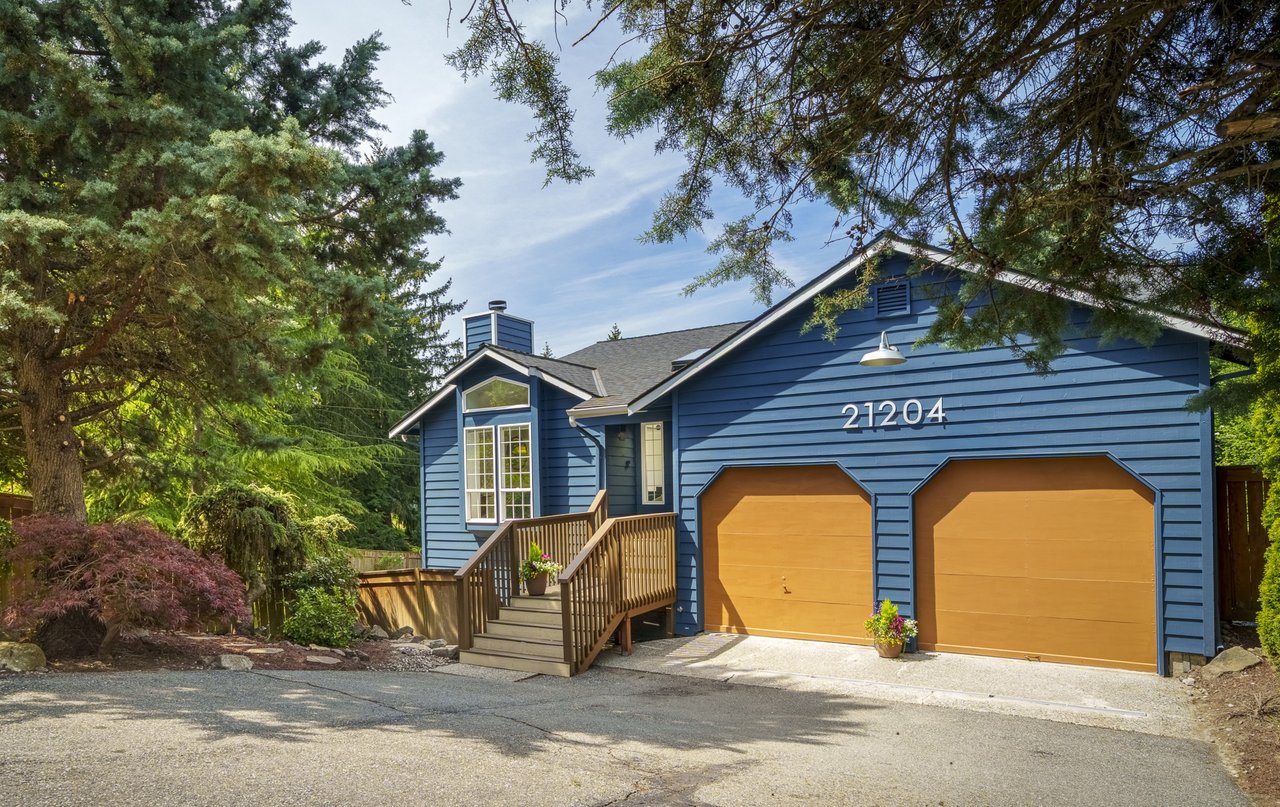 Expansive Lynnwood Living