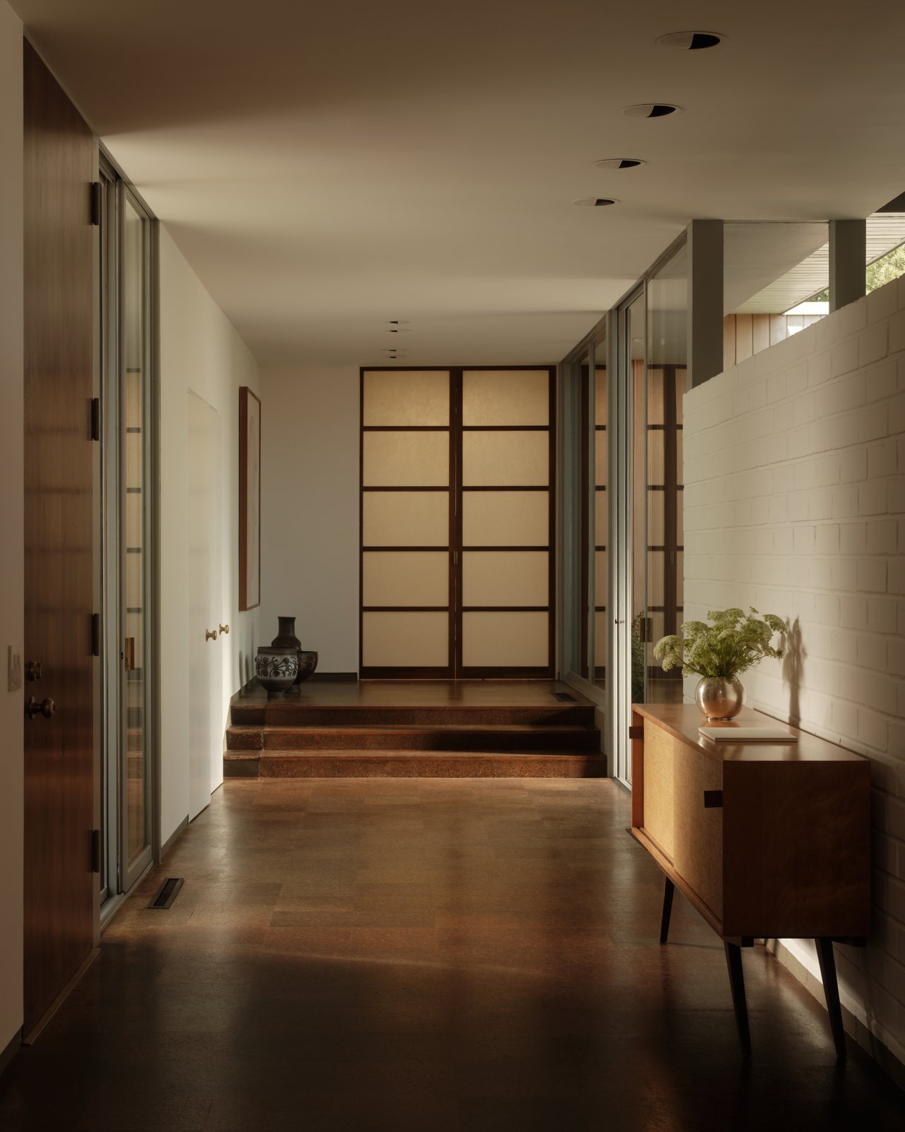 1035 Summit Dr, Beverly Hills 