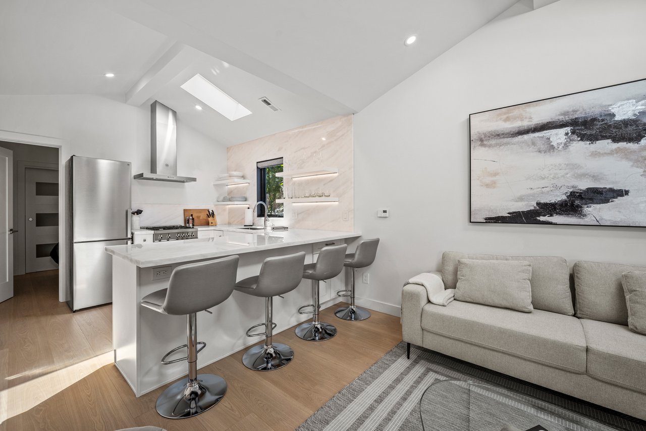 The Gosling - Downtown Carmel Getaway