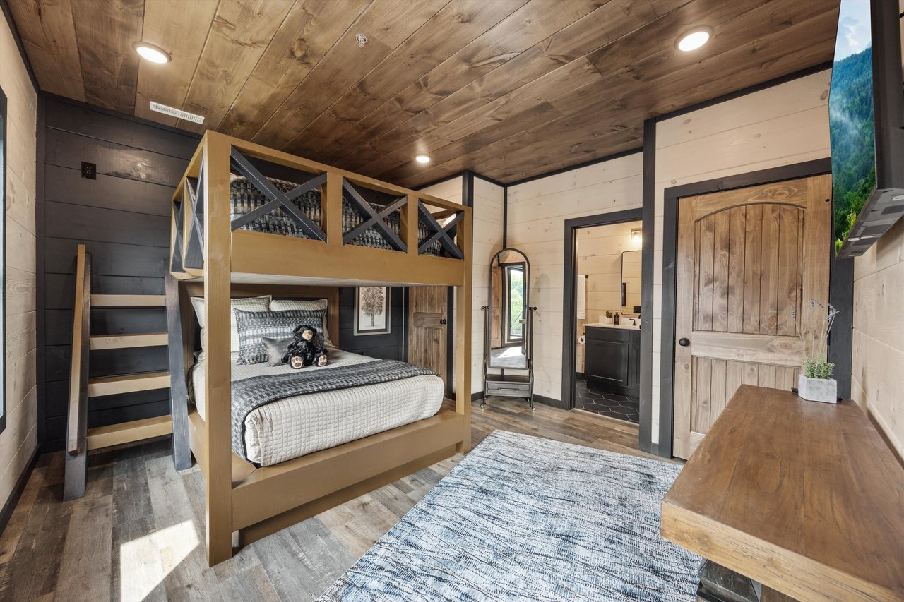 1362 Rambling Creek Way