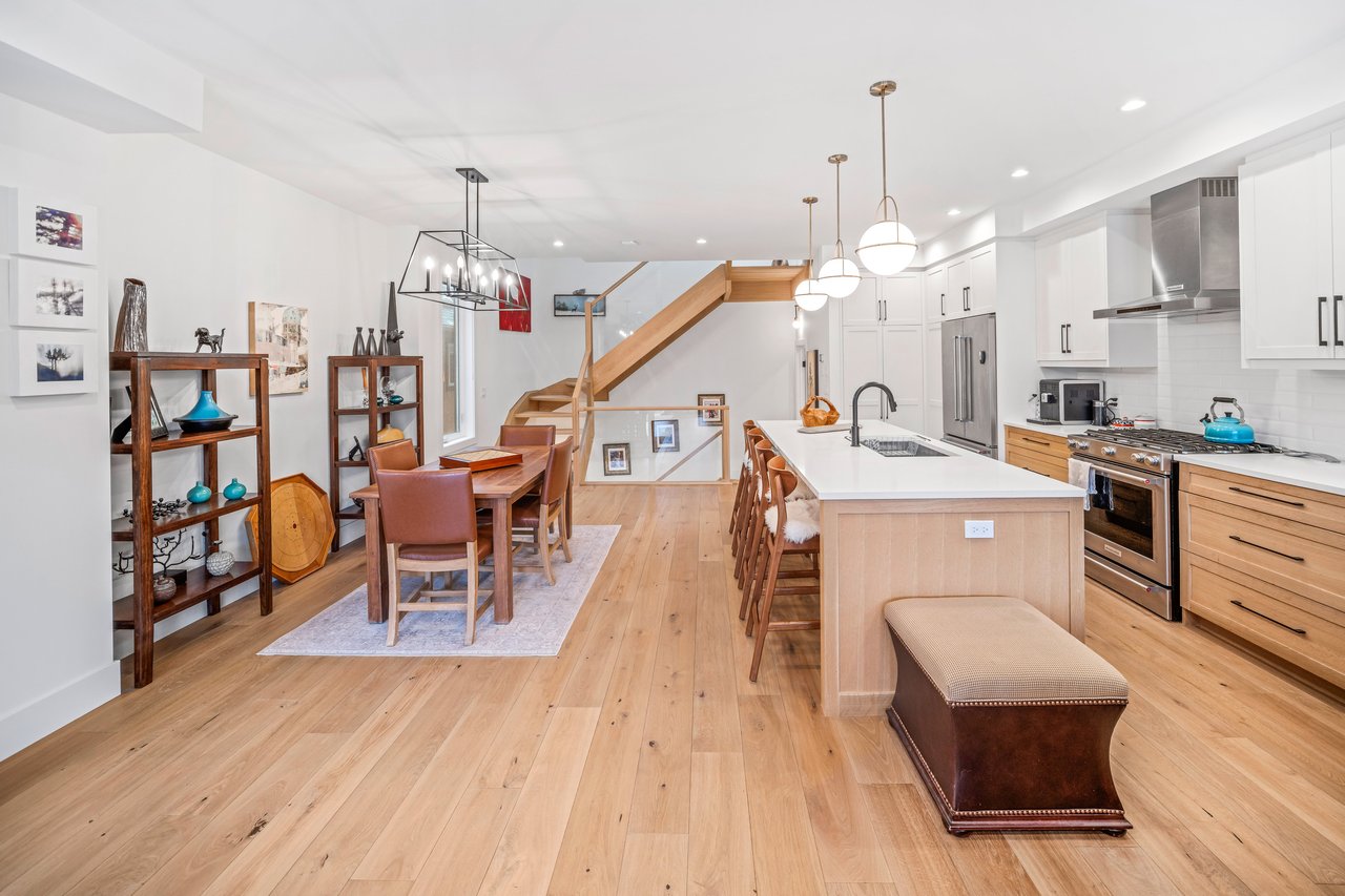 810 3rd Street Unit: 4