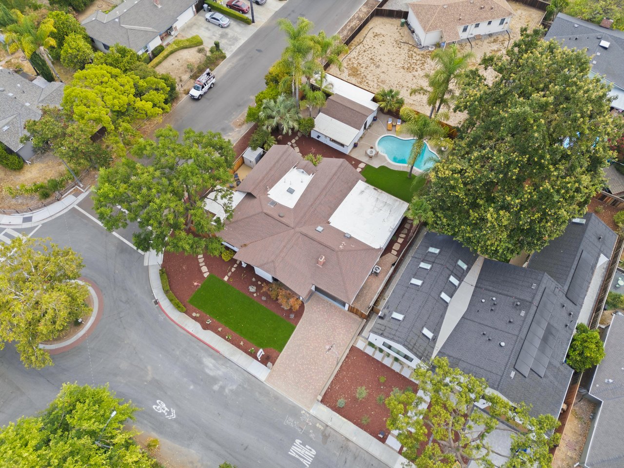 900 Eden AVE